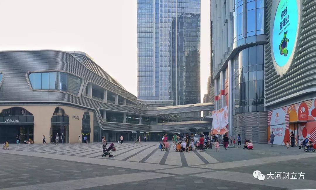 新增体量激增近四倍！郑州实体商业急扩军 | 深读