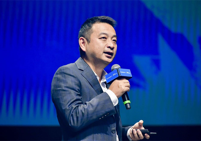 在当日活动上,梁建章为集团新英文名称"trip.com group limited.