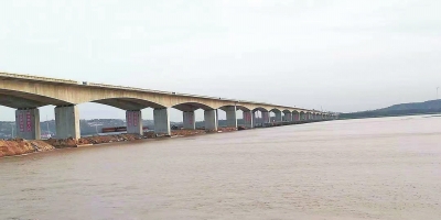 焦郑黄河大桥主体已经完工，即将通车。