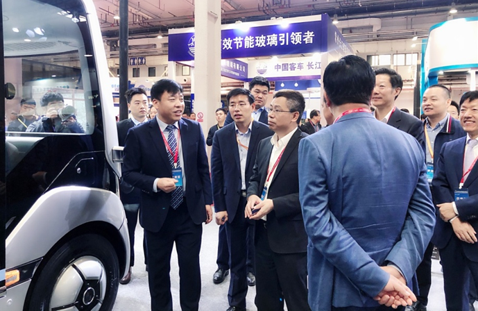 展会期间,作为客车行业领军企业,宇通客车携新造型智慧公交e系列和u