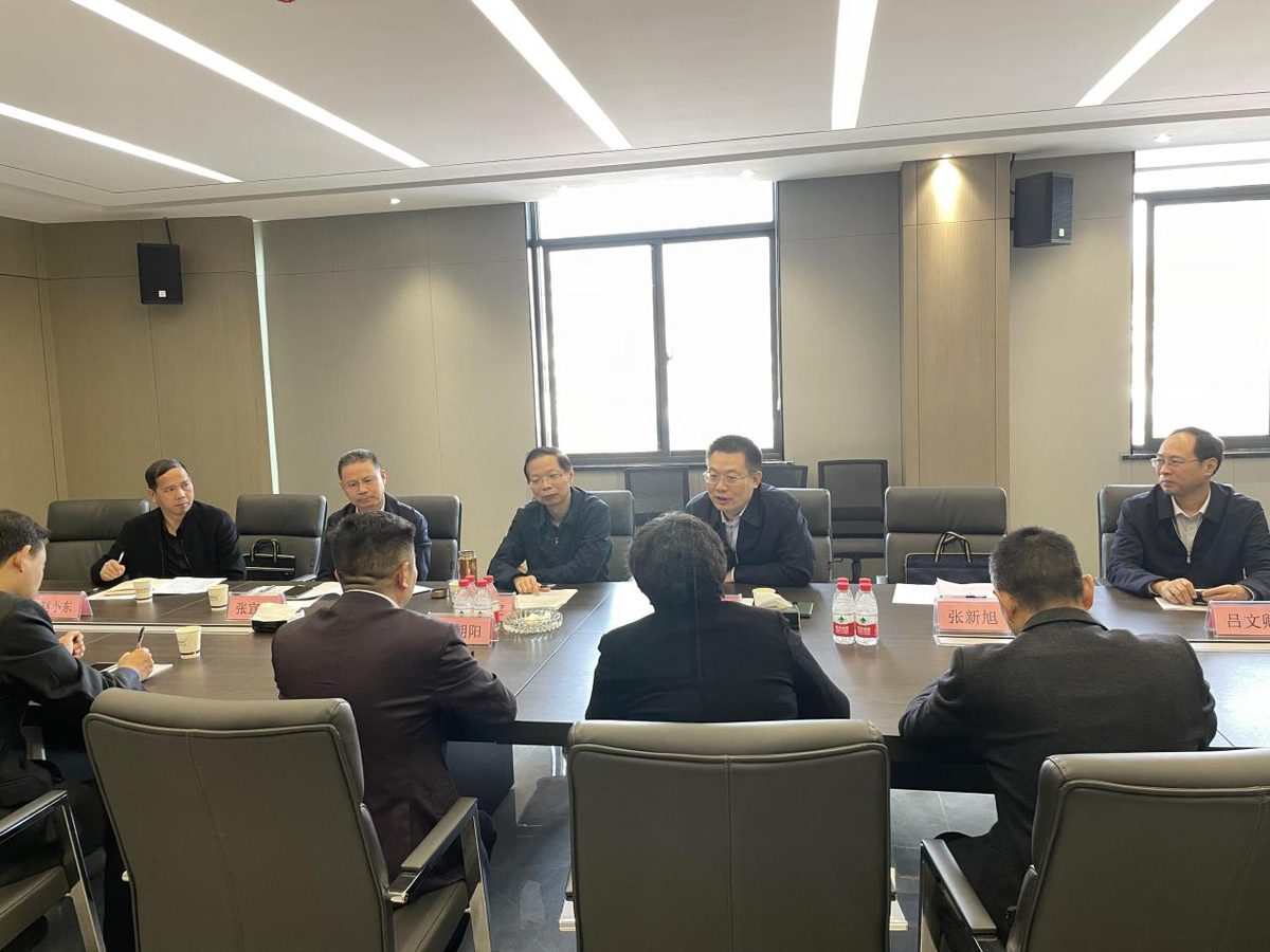 省地方金融监管局副局长张云定<p>赴平顶山市调研企业上市工作