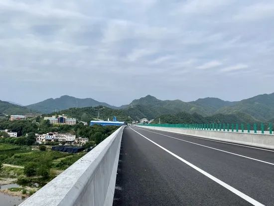 南阳境内这条高速,预计年底建成通车!