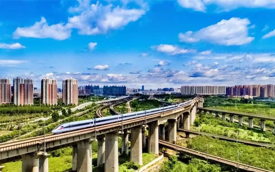 2022年全国铁路完成固定资产投资7109亿元
