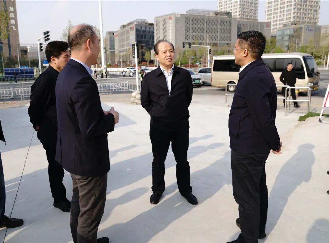 安伟调研市政交通重点项目时强调:加快交通项目建设,优化车位供给管理