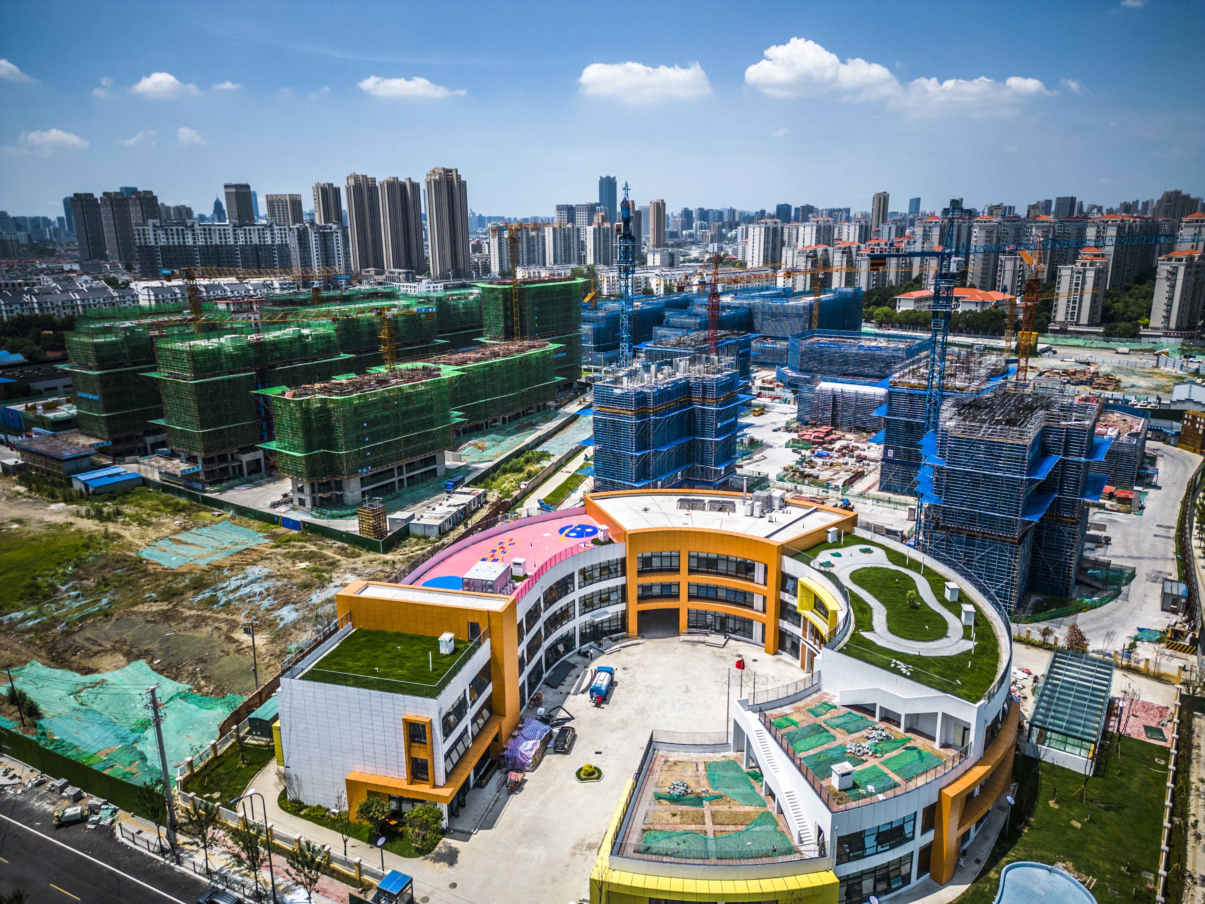 图为正在改造的合肥市瑶海区龚大塘城中村改造项目
