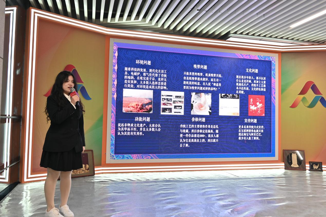 6c43b2b87a744a688ff486979bc624df_