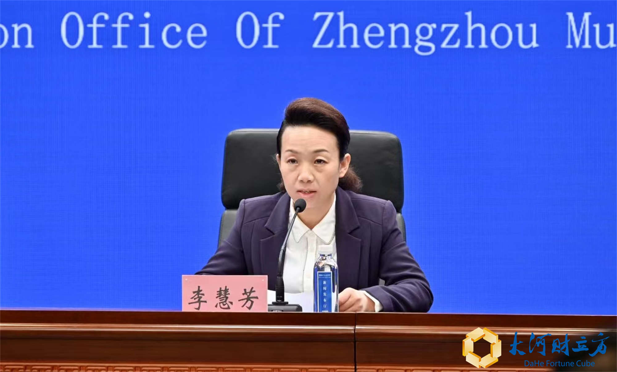 郑州市人民政府副秘书长李慧芳在发布会上表示,当前,境外疫情居高不下