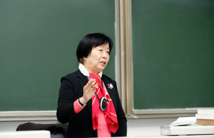 学院首任院长吴晓灵讲授“金融改革”课程