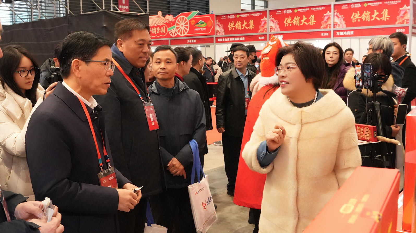 年货节上，看好想你的红枣“72变”